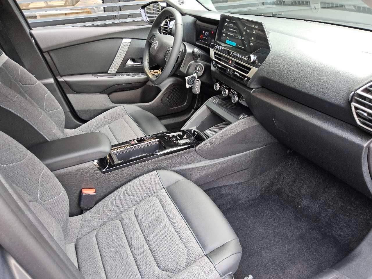Fahrzeugabbildung Citroën C4 Lim. 1.2T PLUS EAT-8 NAVI/LED/VIRT/TEMP/NEBEL