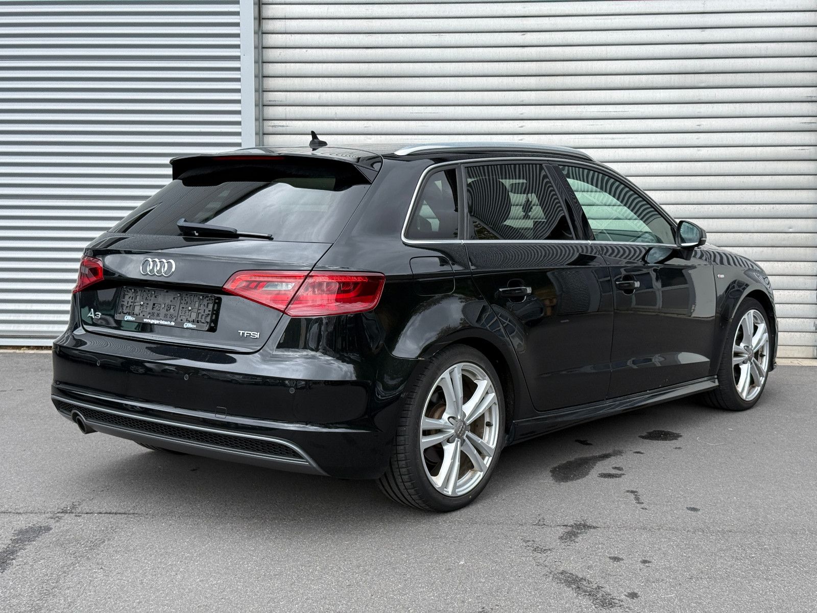 Fahrzeugabbildung Audi A3 Sportback S-Line Navi SHZ PDC Xenon Tempomat