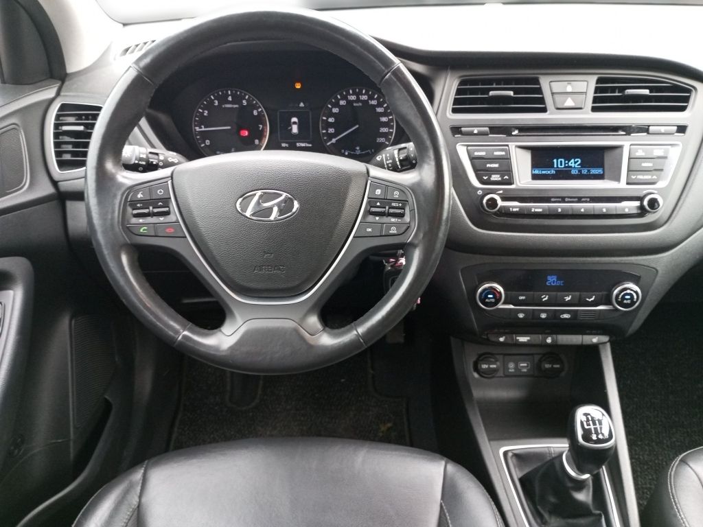 Fahrzeugabbildung Hyundai i20 1.4 Style Leder