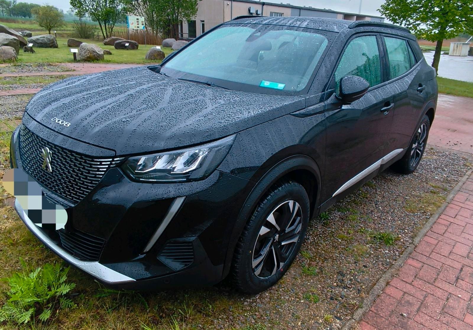PEUGEOT e-2008