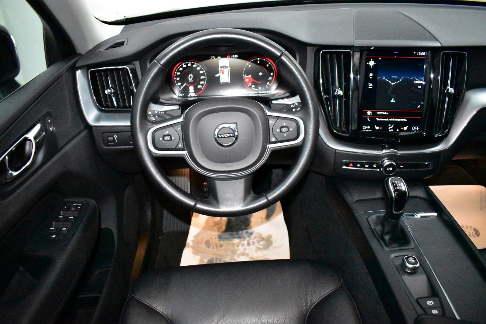 Fahrzeugabbildung Volvo XC60 Momentum,Leder,Navi,LED,SH,AHK