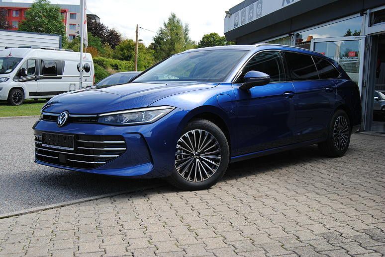 Volkswagen Passat 1.5 eHybrid DSG Elega.AHK.Navi-Max.HUD foto 1