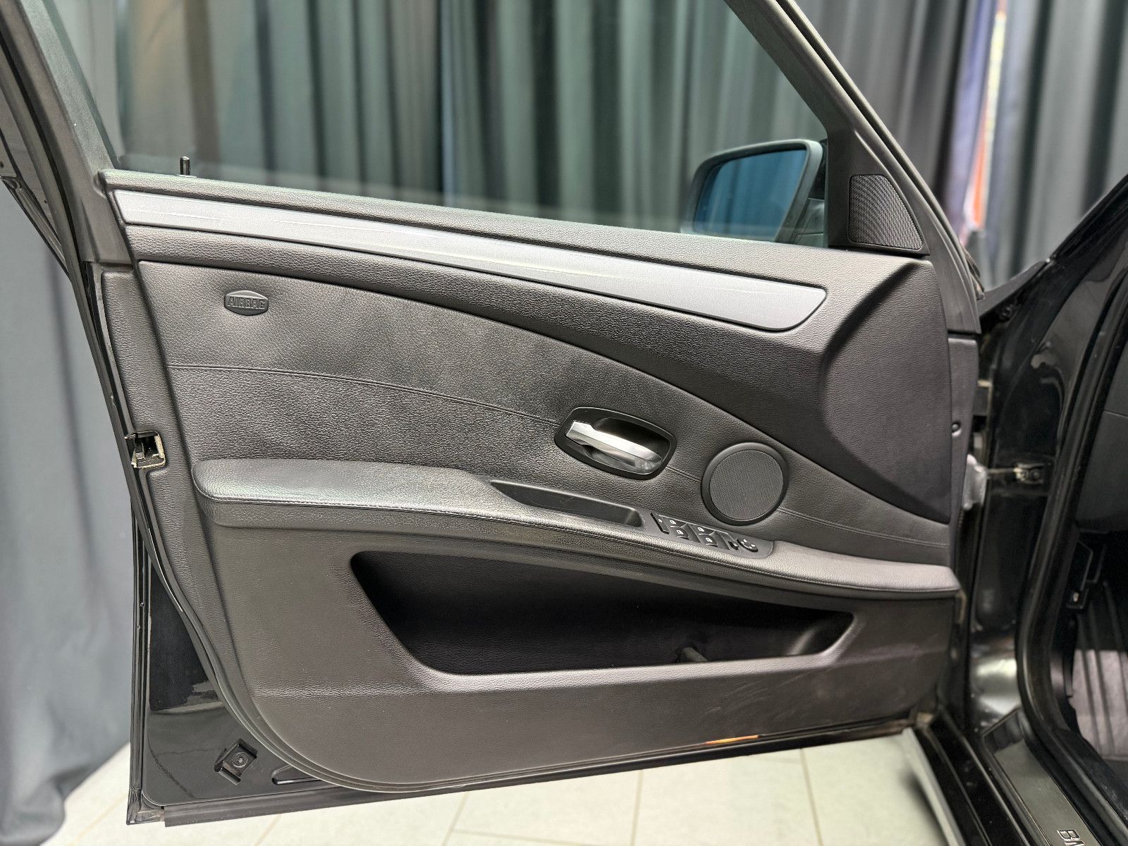 Fahrzeugabbildung BMW 523I Touring |PDC|PANO|NAVI|LEDER