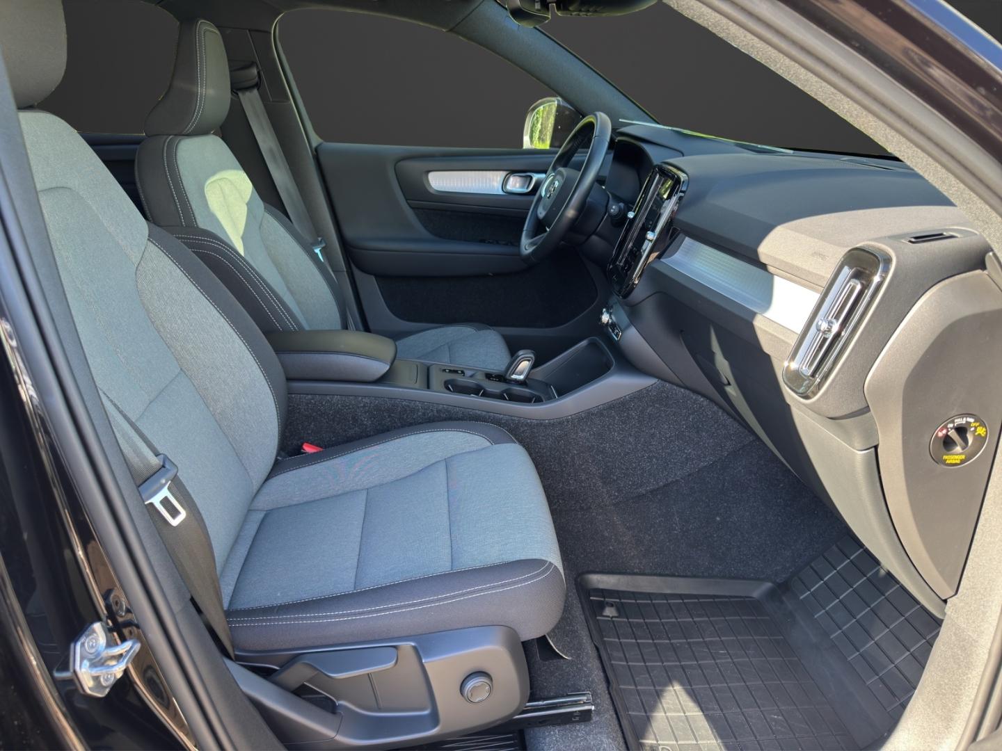 Volvo XC40 T3 Momentum Pro 2WD Navi Digitales Cockpit 