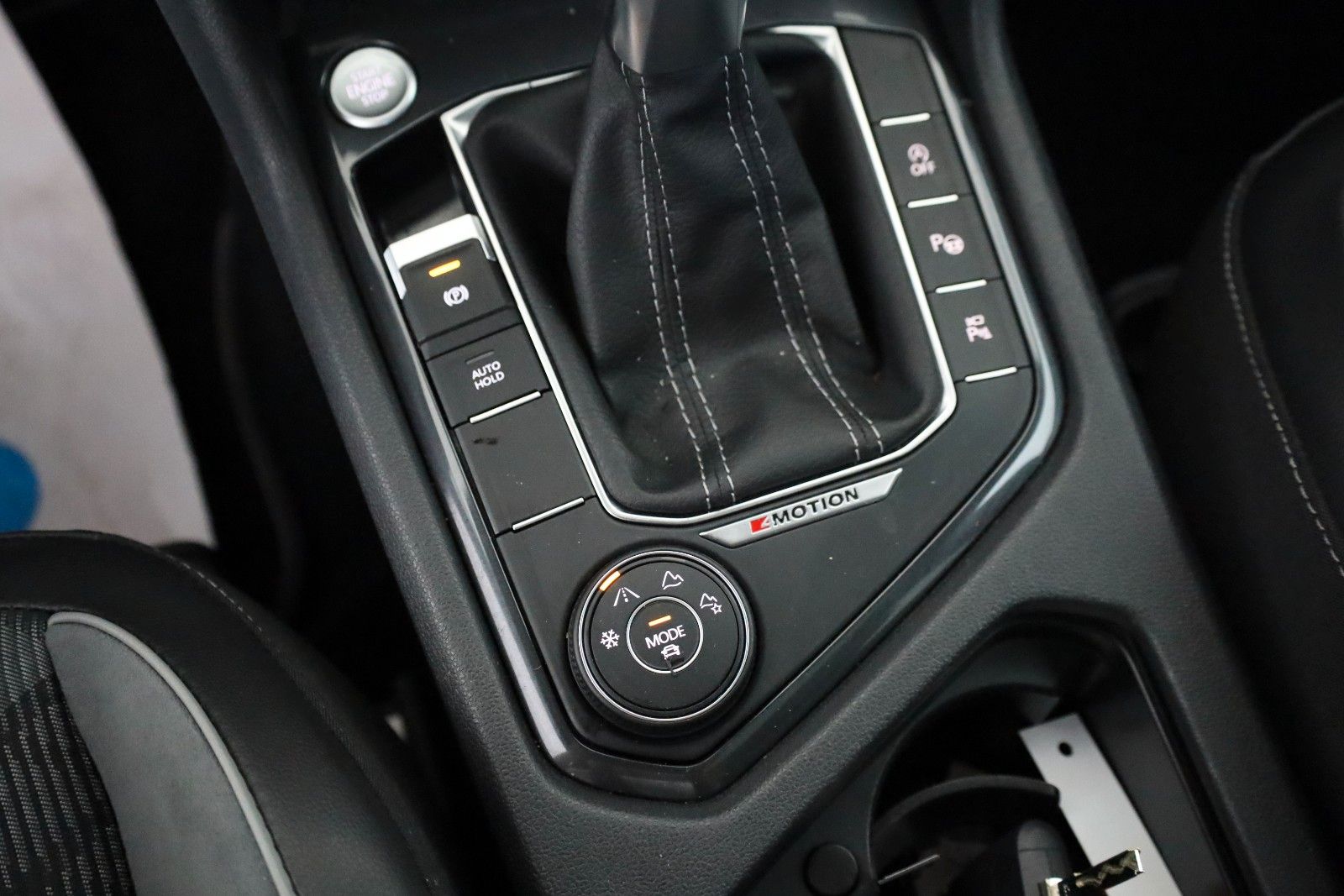 Fahrzeugabbildung Volkswagen Tiguan Allspace R-Line 4M Navi,HUD,Panorama,ACC