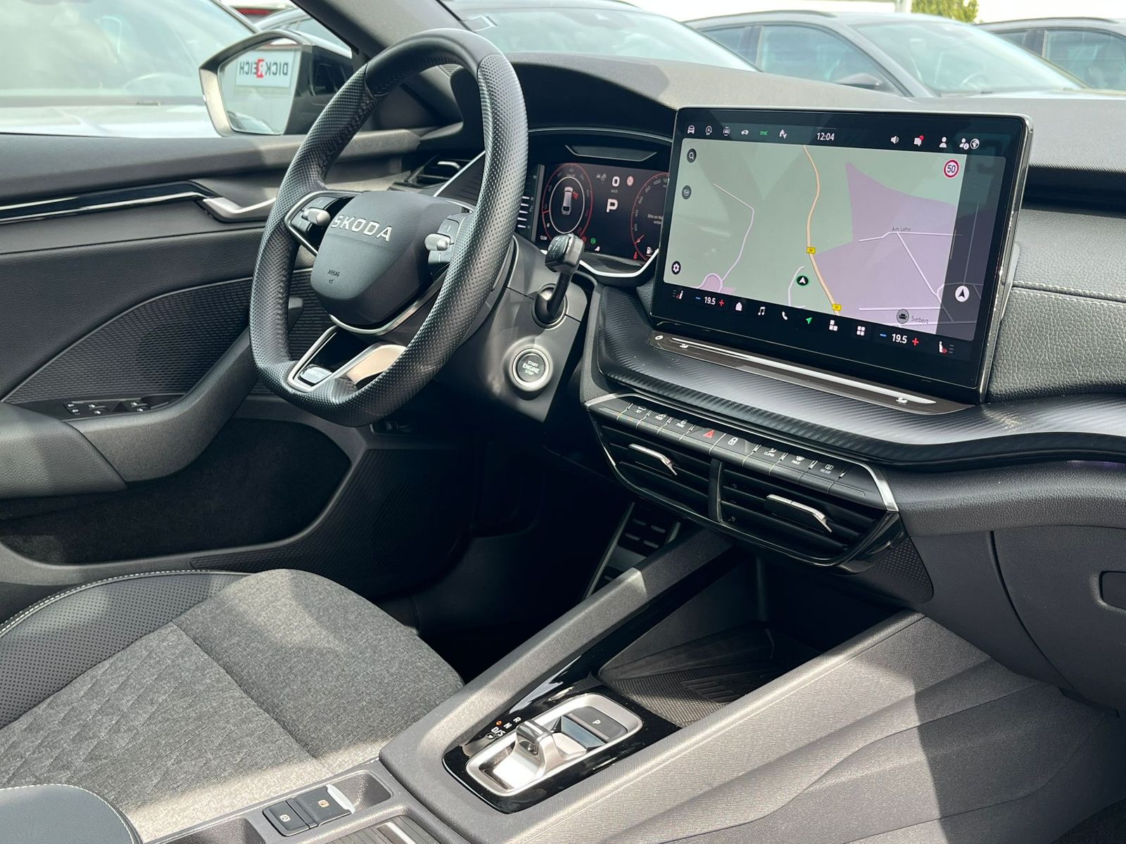 Fahrzeugabbildung SKODA Octavia 1.5 DSG Sportline PANO*MATRIX*AHK*5J.GAR