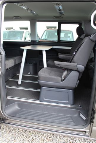 Volkswagen T6.1 Multivan 150PS DSG Navi AHK PDC 7-Sitzer