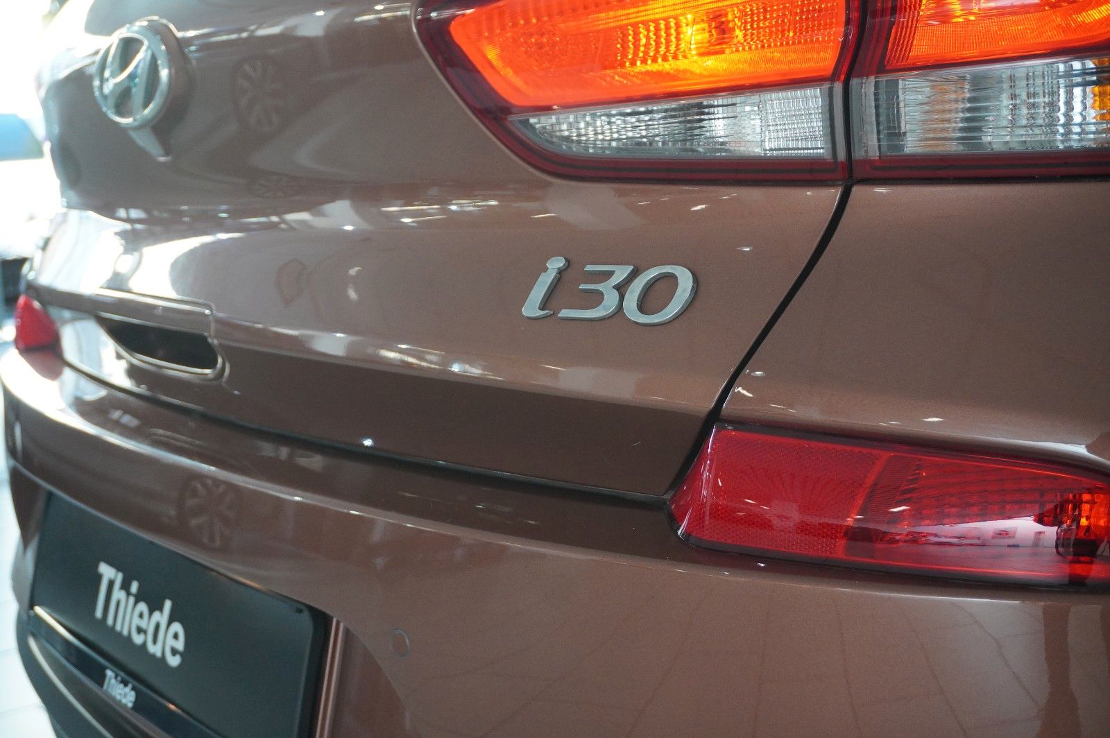 Fahrzeugabbildung Hyundai i30 LIM. 1.0 T-GDI SELECT LED/KLIMA/PDC/TEMP/USB
