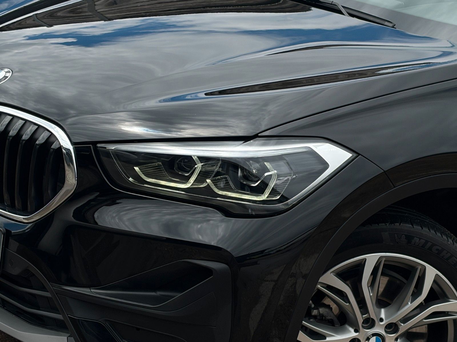 Fahrzeugabbildung BMW X1 sDrive 20d Temp. AHK PANO LED CAM KZG CarPlay