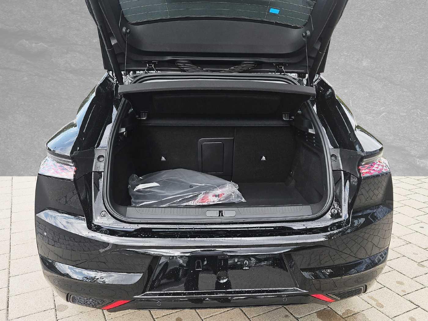 DS Automobiles N°4 E-Tense JULES VERNE Alcantara