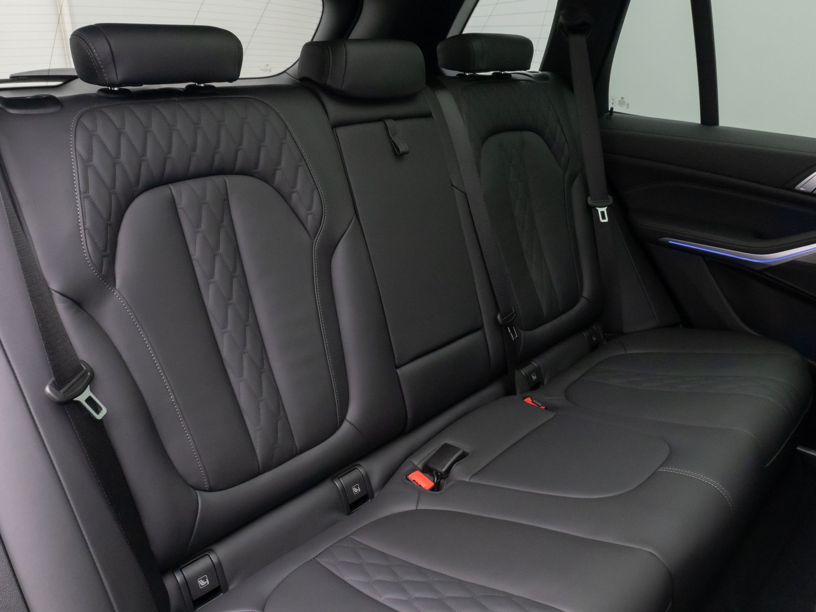 Fahrzeugabbildung BMW X5 xD40d M Sport SkyLounge 360°HUD DAB HiFi 21"