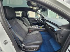 Fahrzeugabbildung Rafale 300 E-Tech Plug-in Hybrid 4x4 Atelier Alp