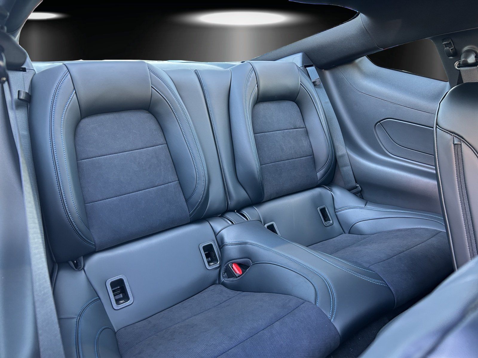Fahrzeugabbildung Ford Mustang Dark Horse Fastback 453PS 10Gang Autom.