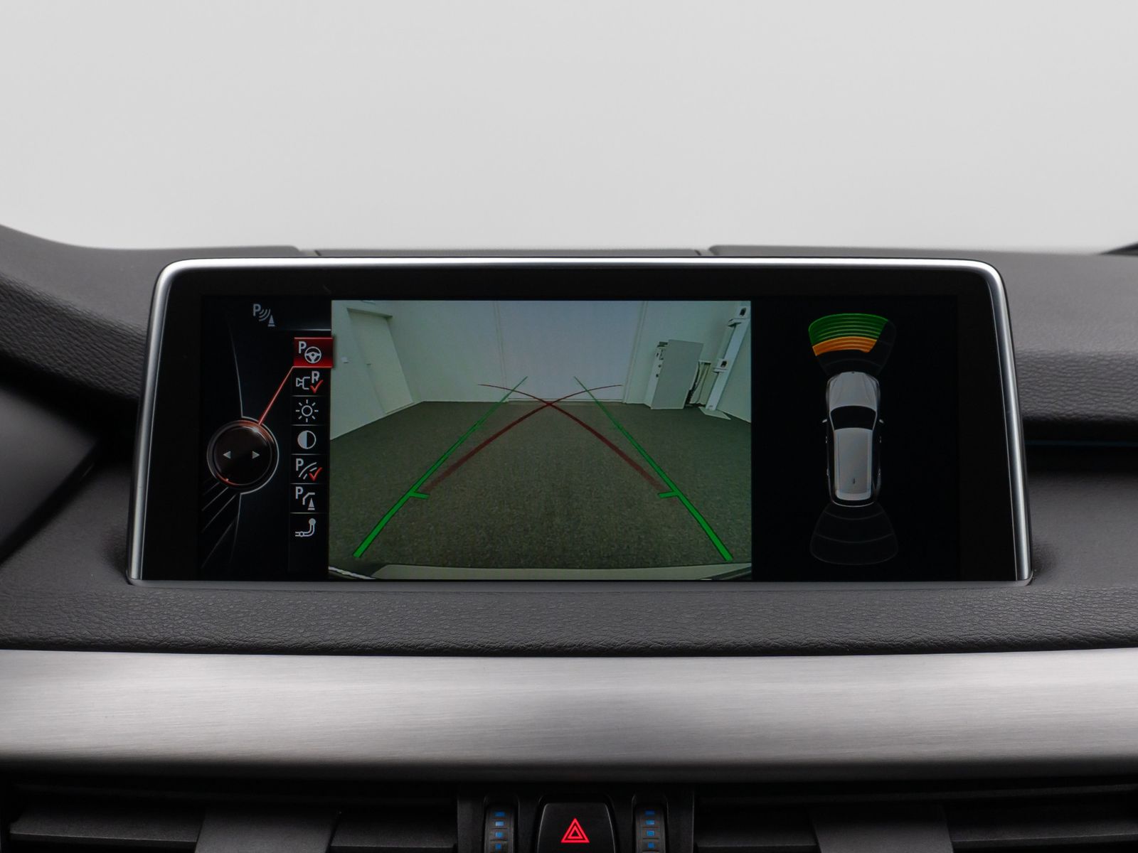Fahrzeugabbildung BMW X5 M50d Kamera H/K NaviPro Xenon AHK Alarm