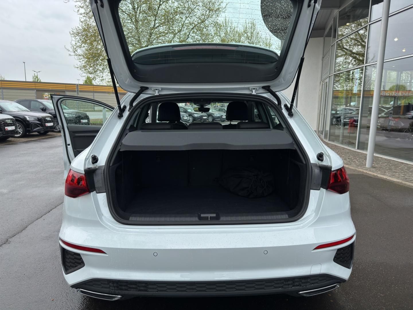 Fahrzeugabbildung Audi A3 Sportback TFSI e S line A3 Sportback 40 TFSI