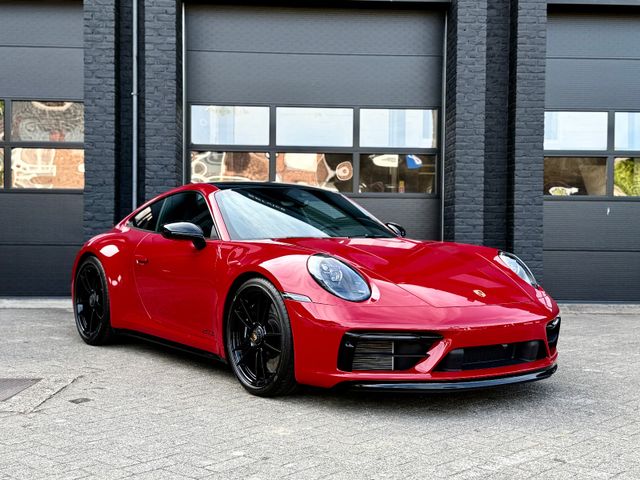 Porsche 911 Carrera 4 GTS