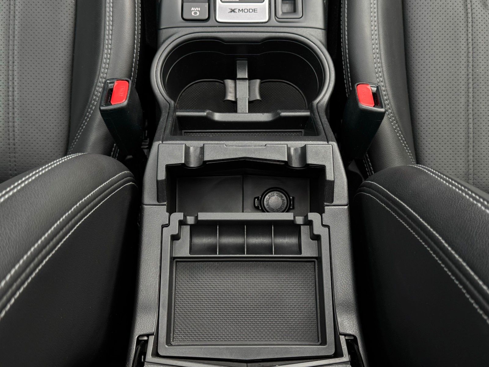Fahrzeugabbildung Subaru Forester 2.0ie Platinum Standhzg. Pano Leder AHK