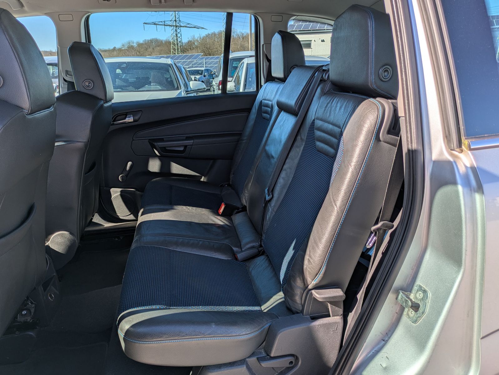 Fahrzeugabbildung Opel Zafira OPC 241PS 7-SITZER*TEMP*Recaro*PDC*IDS