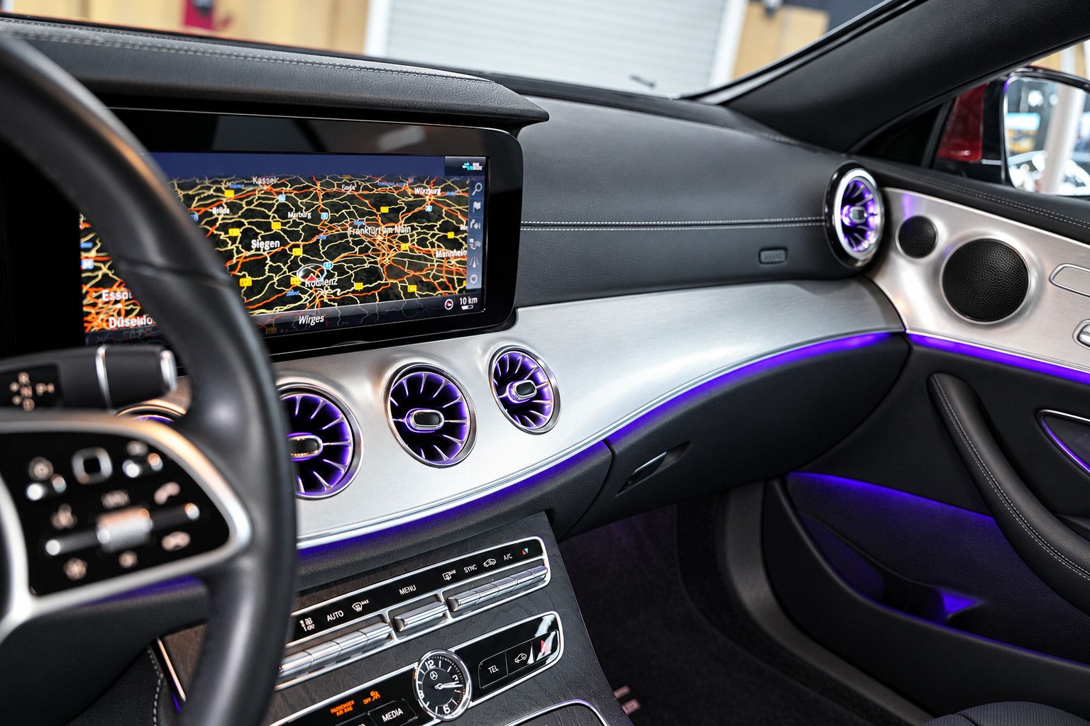 Fahrzeugabbildung Mercedes-Benz E E 300 Coupe *AMG-Line*Ambiente*360°KAM*Memory
