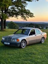 Mercedes-Benz 190 - Mercedes-Benz 190 mit Panoramadach