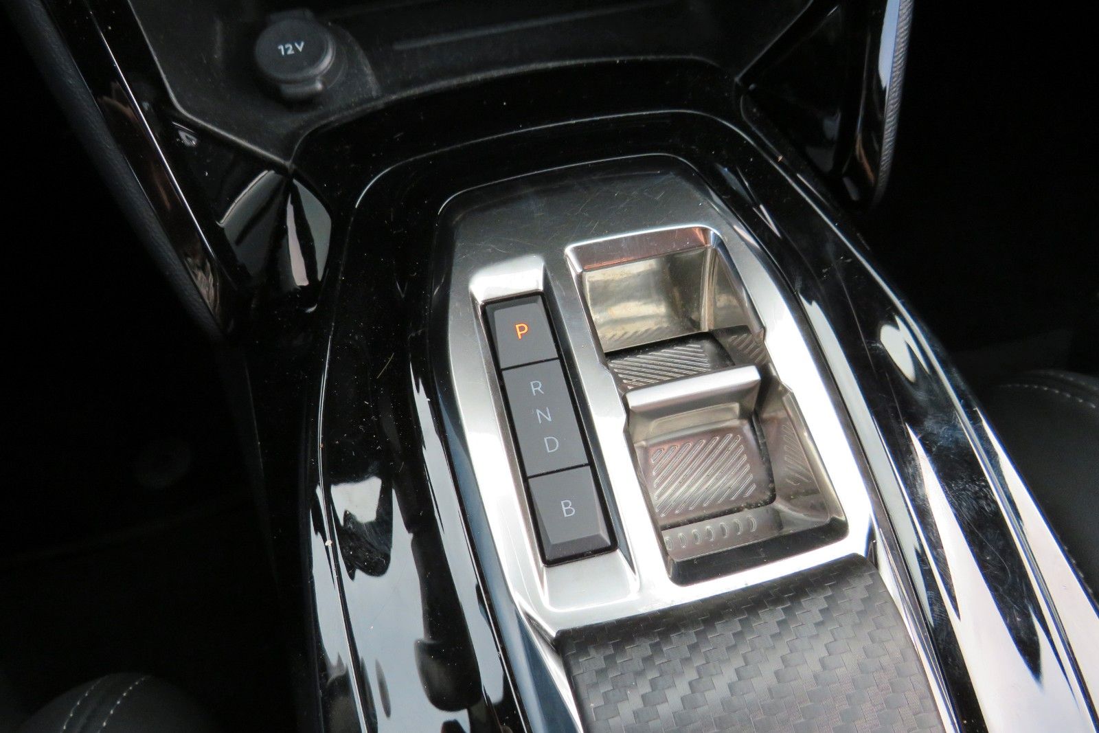 Fahrzeugabbildung Peugeot 2008 e- GT PDC KAMERA NAVI SITZH.