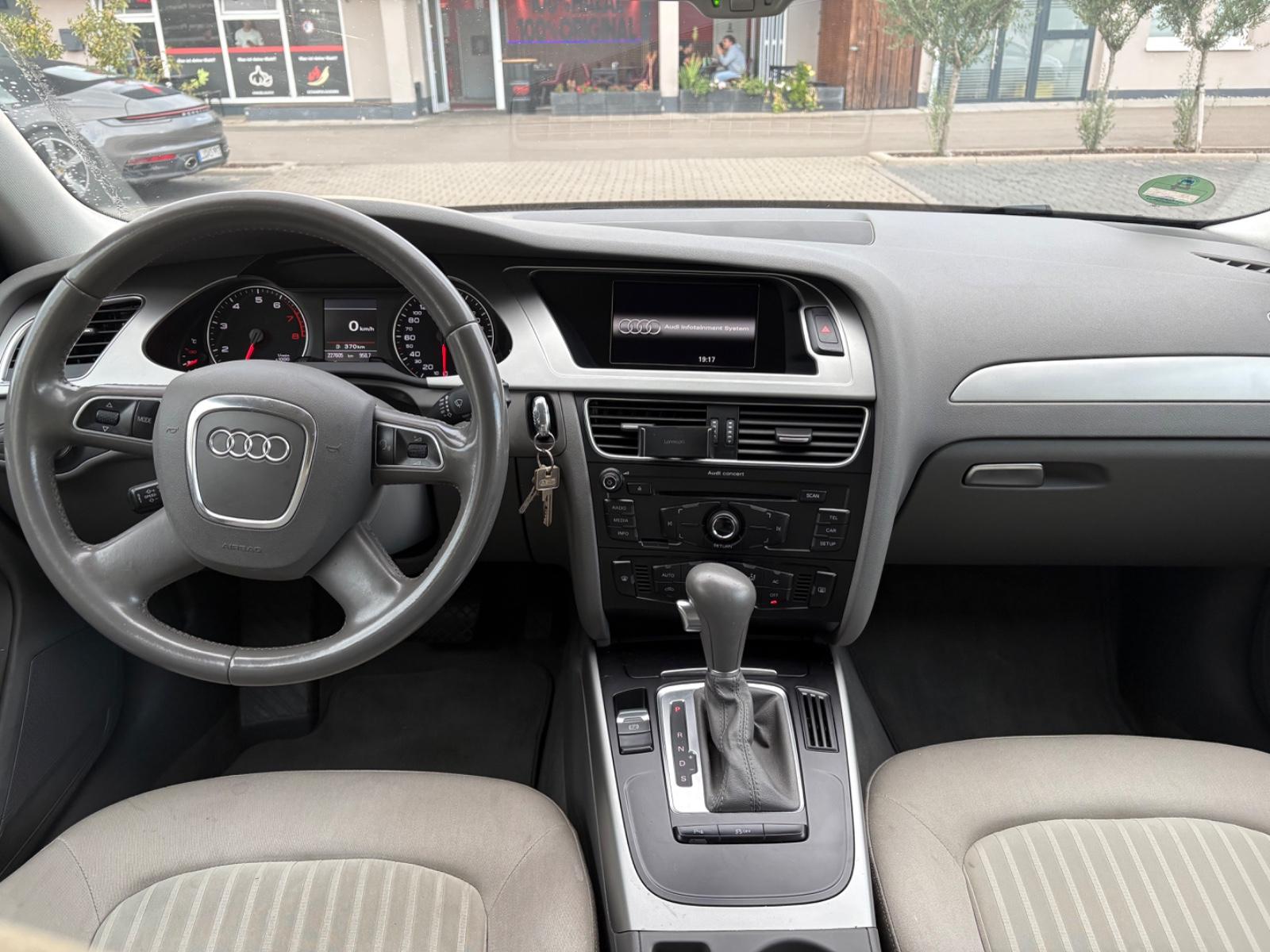 Audi A4 2010 — photo 10
