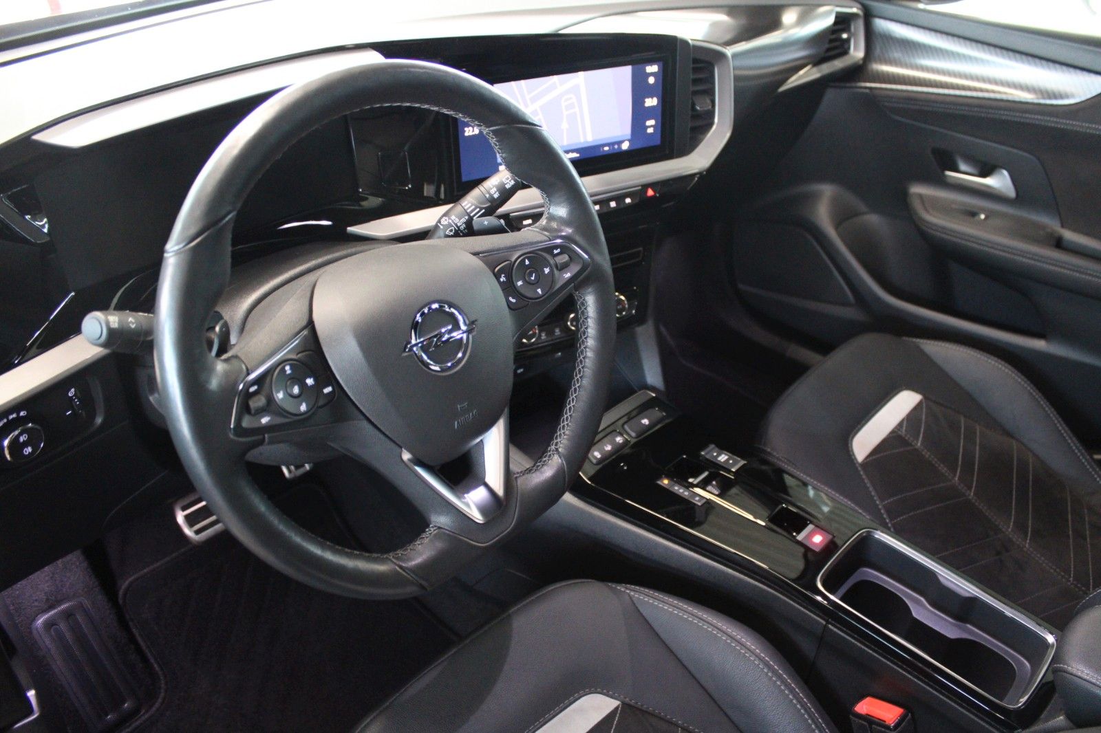 Fahrzeugabbildung Opel Mokka Ultimate Automatik IntelliLux + ALCANTARA