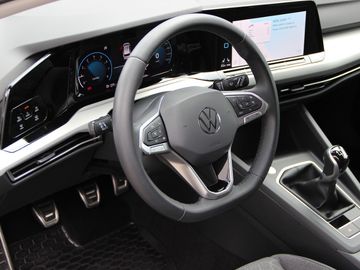 Volkswagen Golf VIII Variant 1.5 TSI Move KLIMA LED ALU