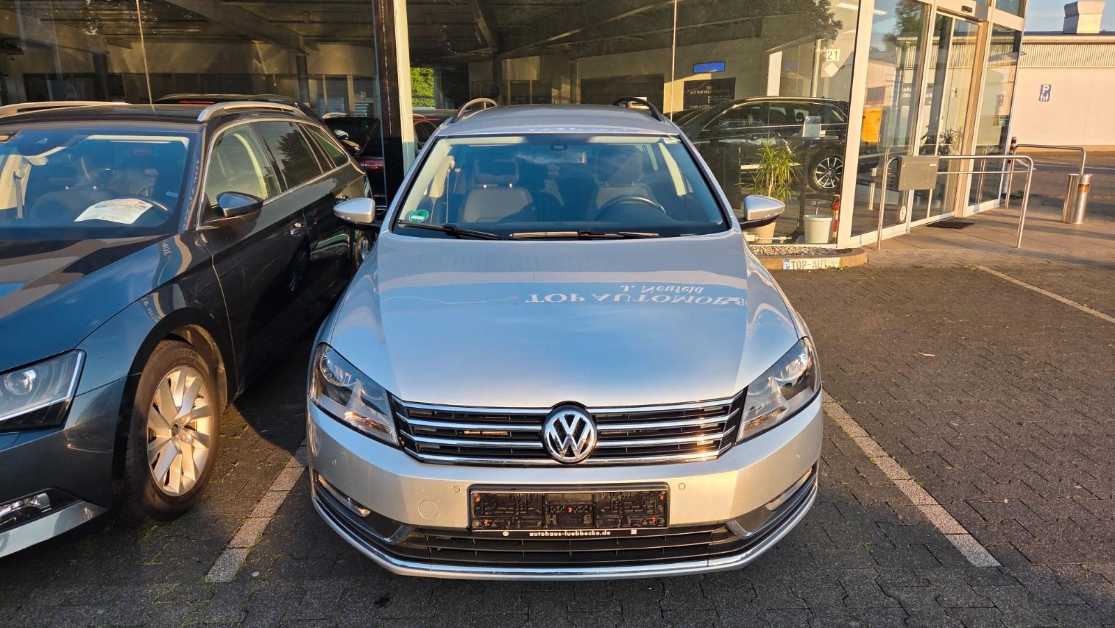 Volkswagen Passat2.0TDI-AUTOM*AHK+KLIMAUT+NAV+ZAHNRIME-NEU!