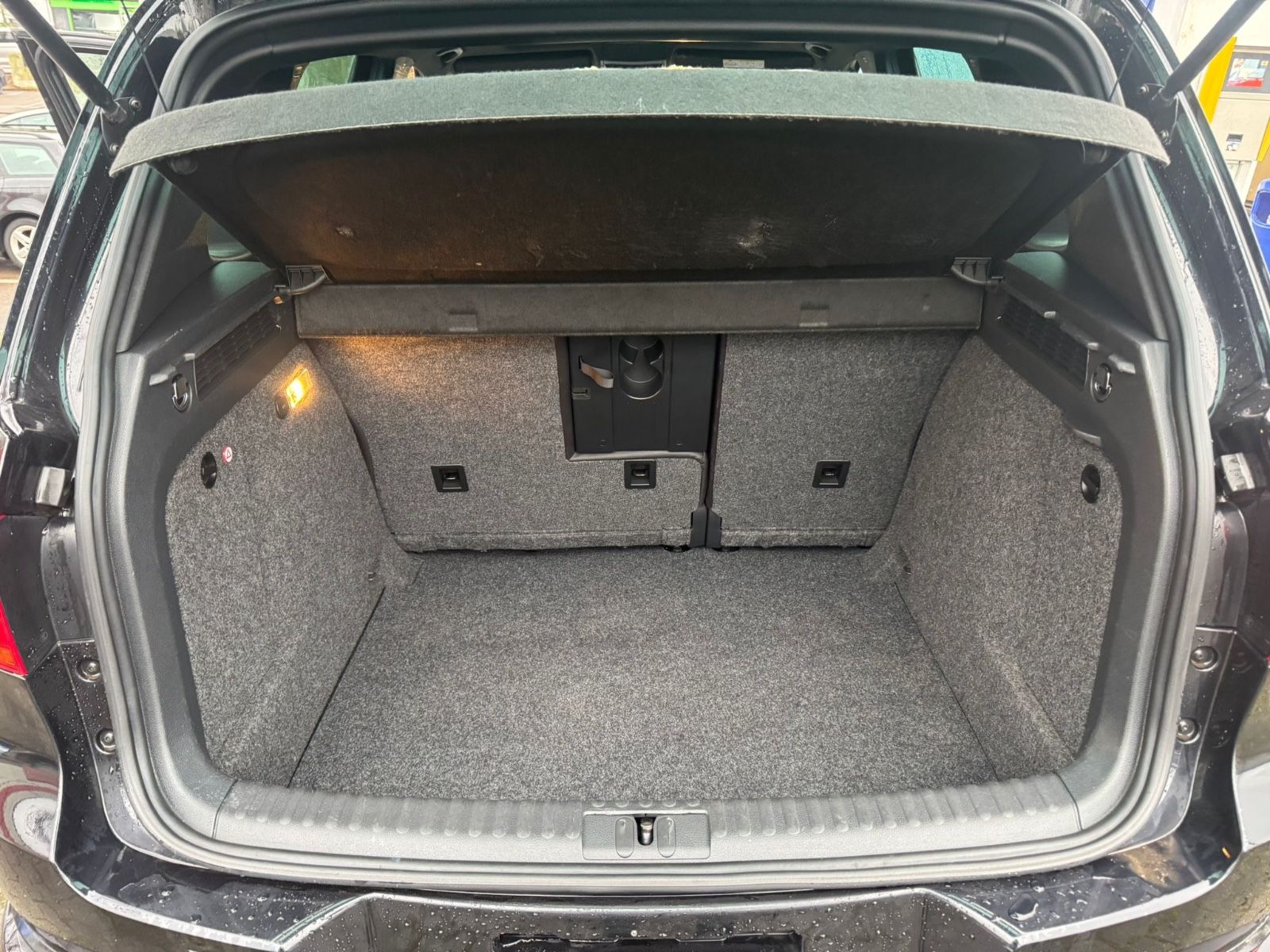 Fahrzeugabbildung Volkswagen Tiguan Sport & Style BMT R Line Navi+Panorama+Xe