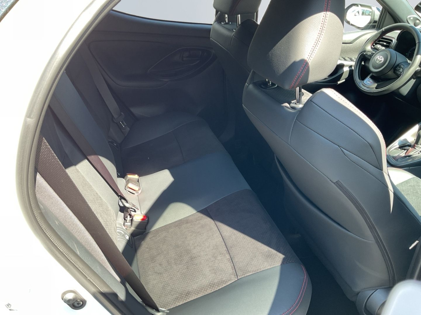 Toyota Yaris - Bild 17