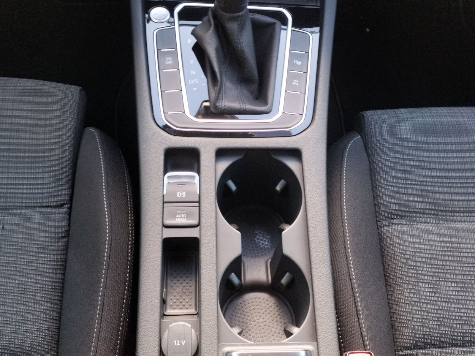 Fahrzeugabbildung Volkswagen Passat Variant TDI Business DSG Matrix AHK Navi