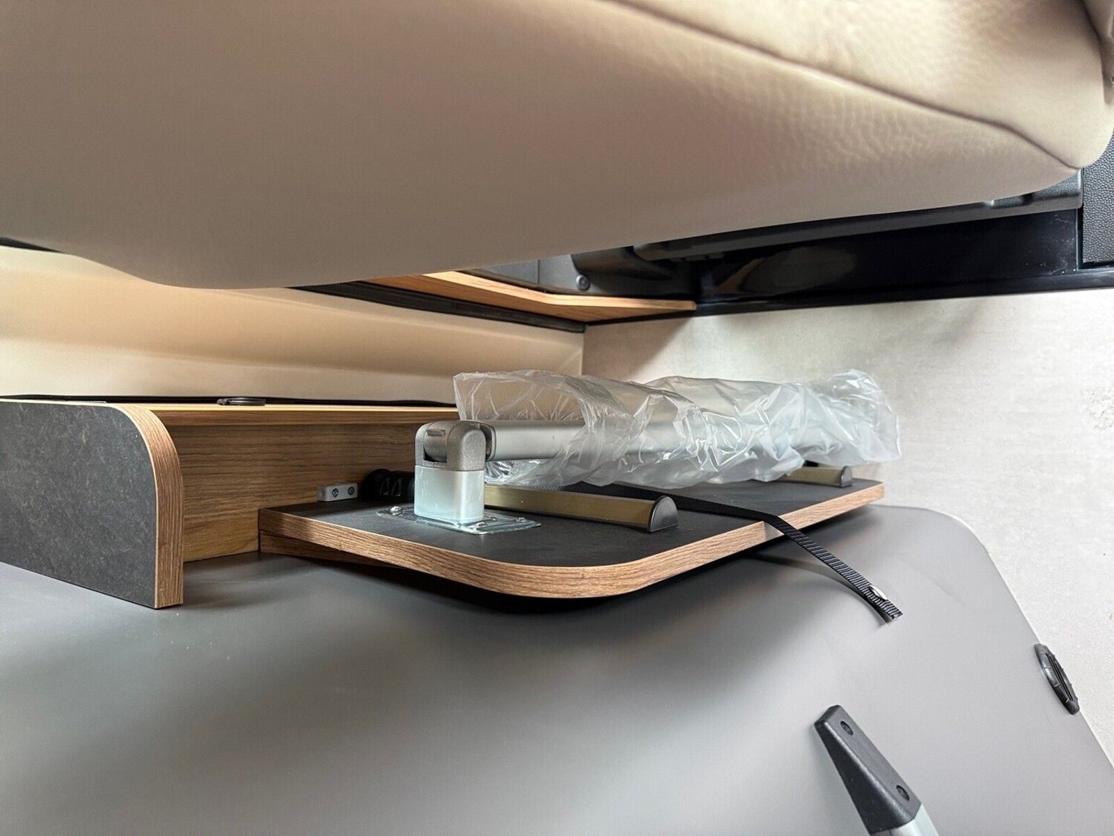 Fahrzeugabbildung Karmann Dexter 4x4 DE 570 AW Klima, RFK, El. Trittstufe