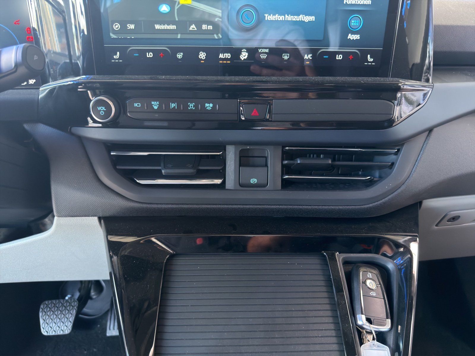 Fahrzeugabbildung Ford Nugget Camper 40 Jahre Edition Sofort Verfügbar