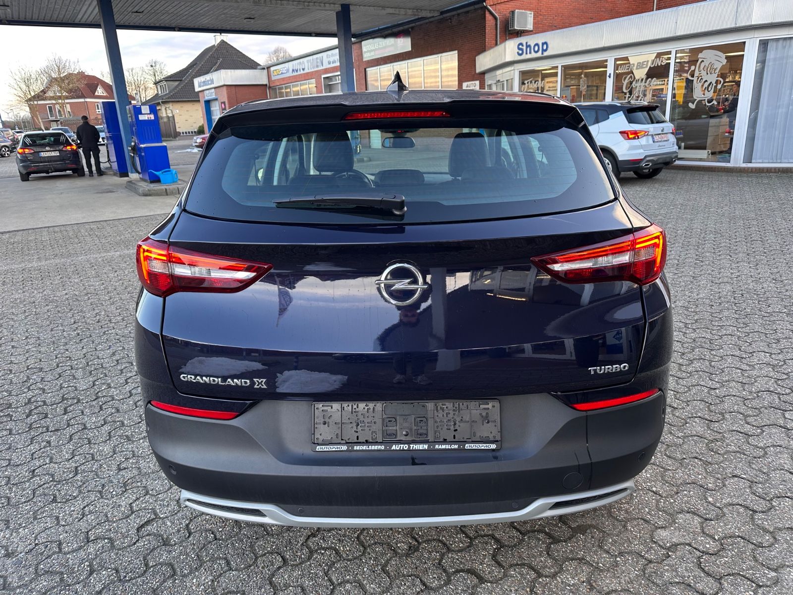 Fahrzeugabbildung Opel Grandland (X) 1.2 Turbo Navi/LED/SHZG/APP/GRA