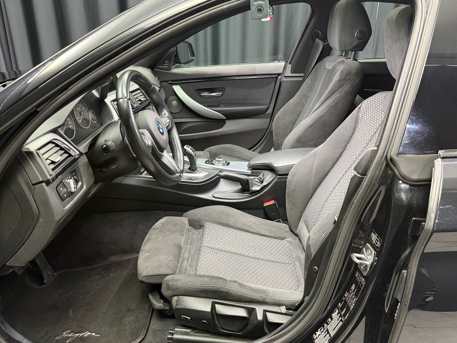 Fahrzeugabbildung BMW BMW 428i xDrive Gran Coupe M Sport|H&K|PANO|1.Hd
