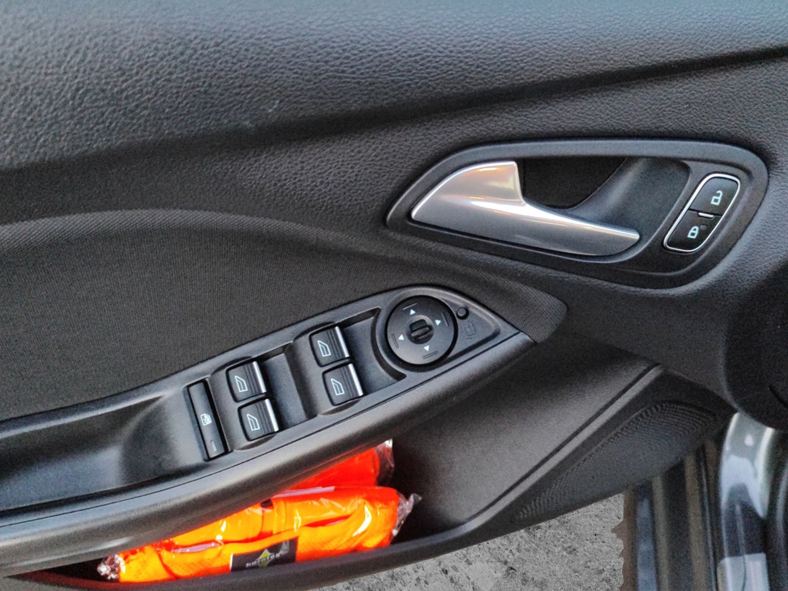 Fahrzeugabbildung Ford Focus Turnier ST-Line*Navi*SitzHZ*LenkradHZ*Blth