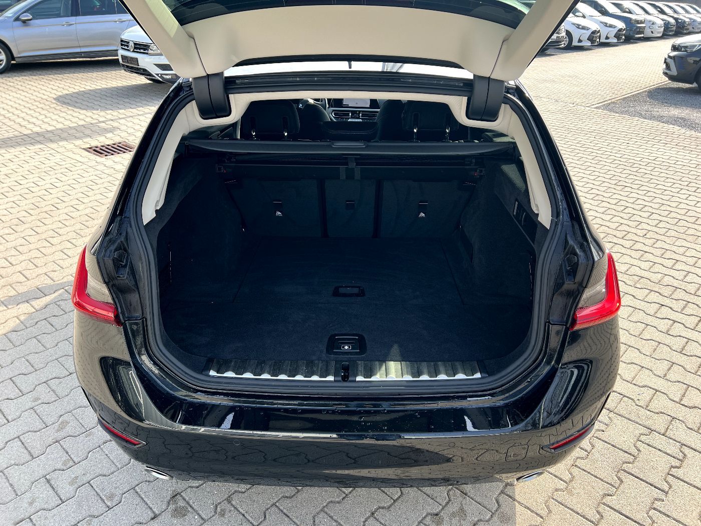 BMW 320d Touring xDrive Advantage *LED Navi Leder* foto 7