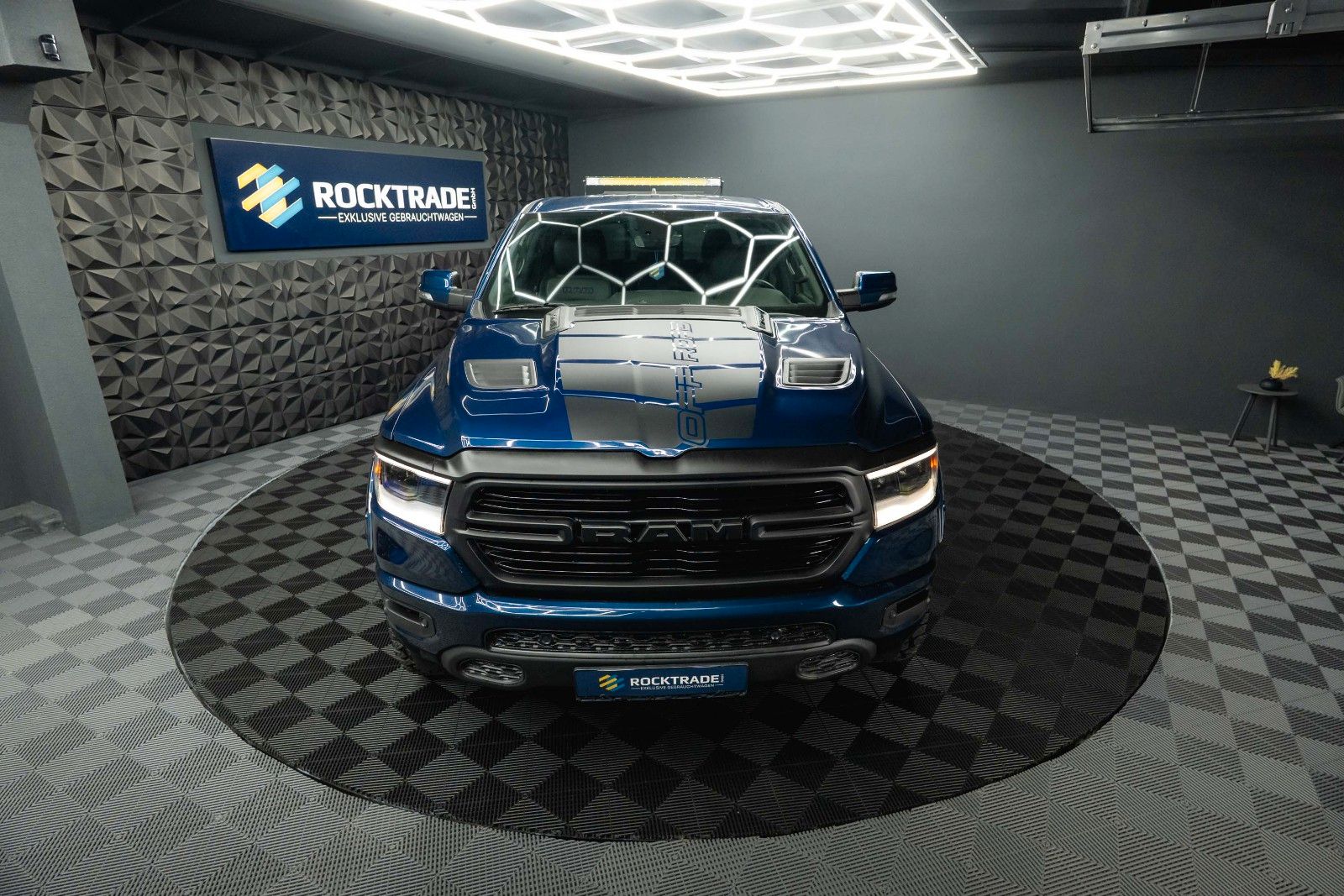 Fahrzeugabbildung Dodge RAM 5.7 V8 HEMI 4x4 OFFROAD NightPaket AXLE LOCK