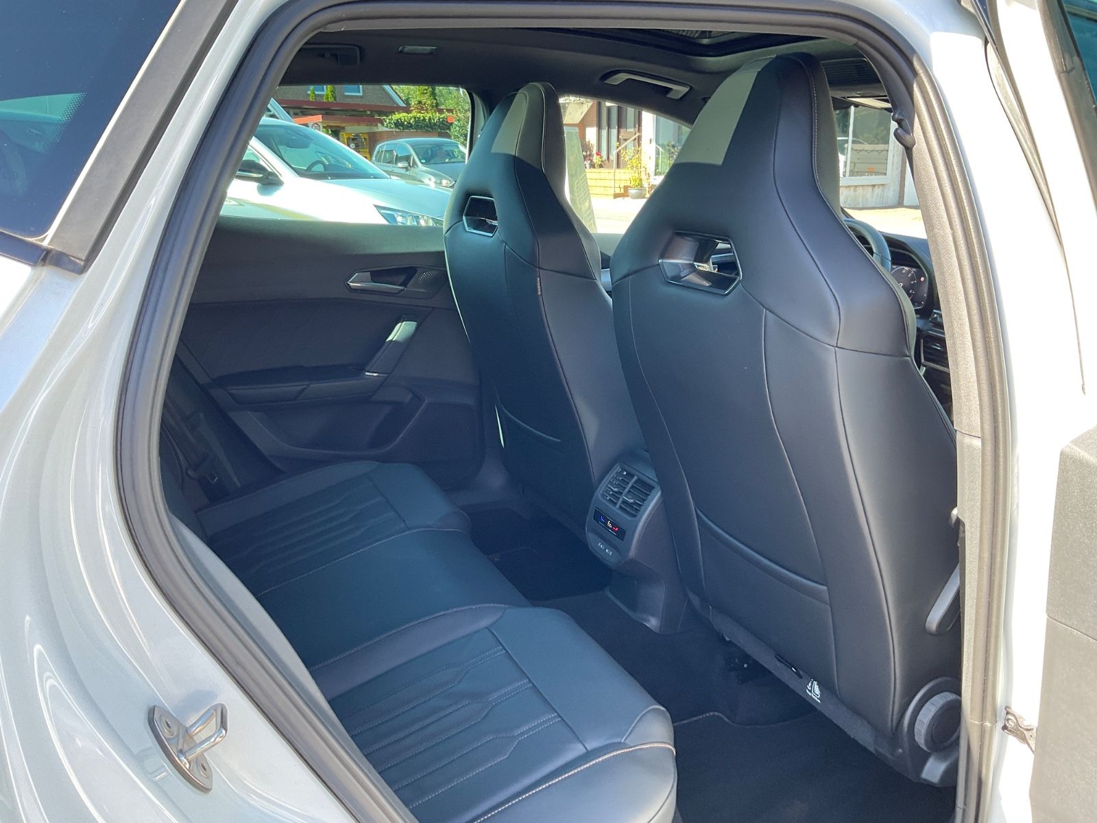 Fahrzeugabbildung CUPRA Formentor 1.4 eHYBRID,Panorama,Navi,Kamera,Matri