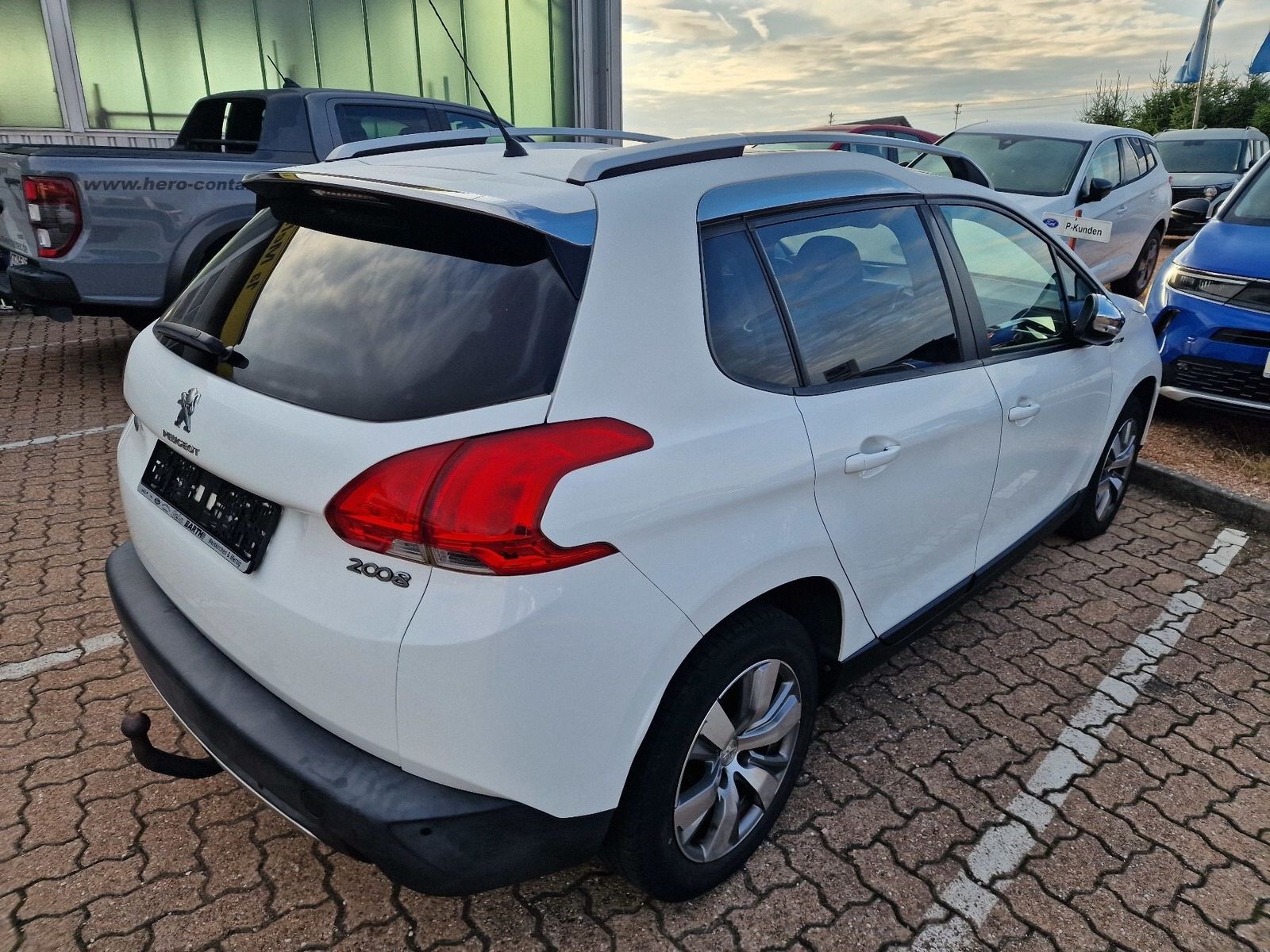 Fahrzeugabbildung Peugeot 2008 Style, AHK,Sitzheizung,PDC,Alus,Pano-Dach