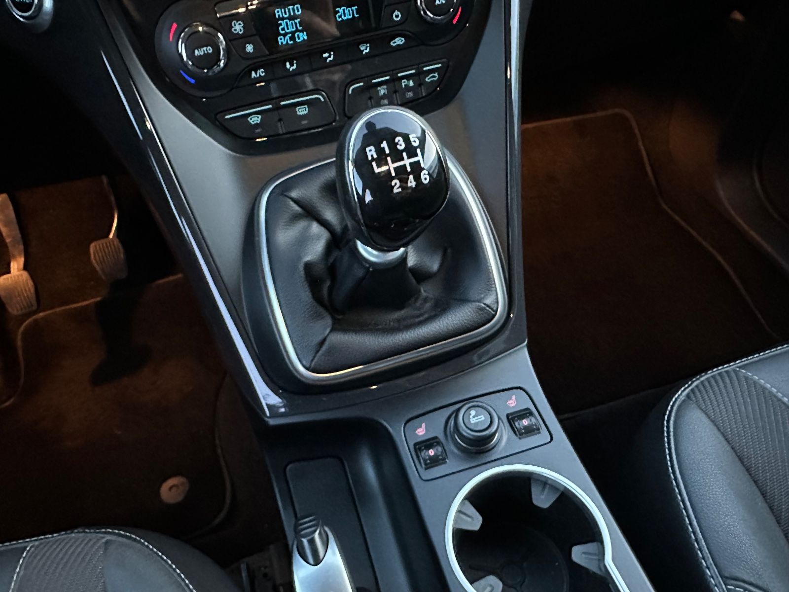 Fahrzeugabbildung Ford Kuga 2.0 TDCi Titanium AHK/Navi/SHZG/GRA