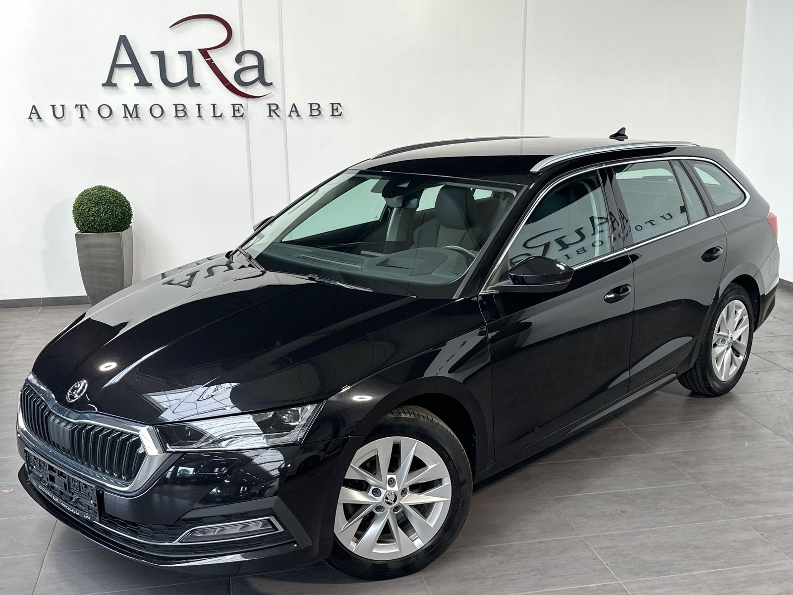 Fahrzeugabbildung SKODA Octavia Combi Style NAV+LED+KAMERA+AHK+ACC+17ZO