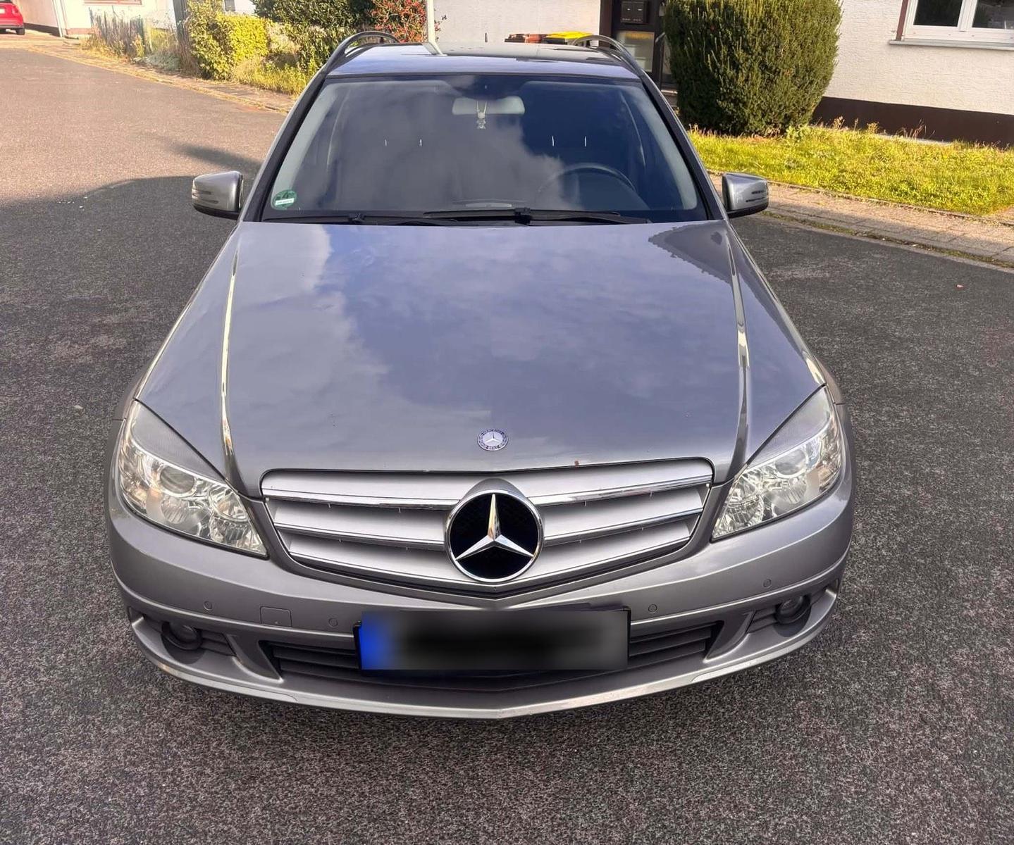 Mercedes-Benz 220 2010 — rear view