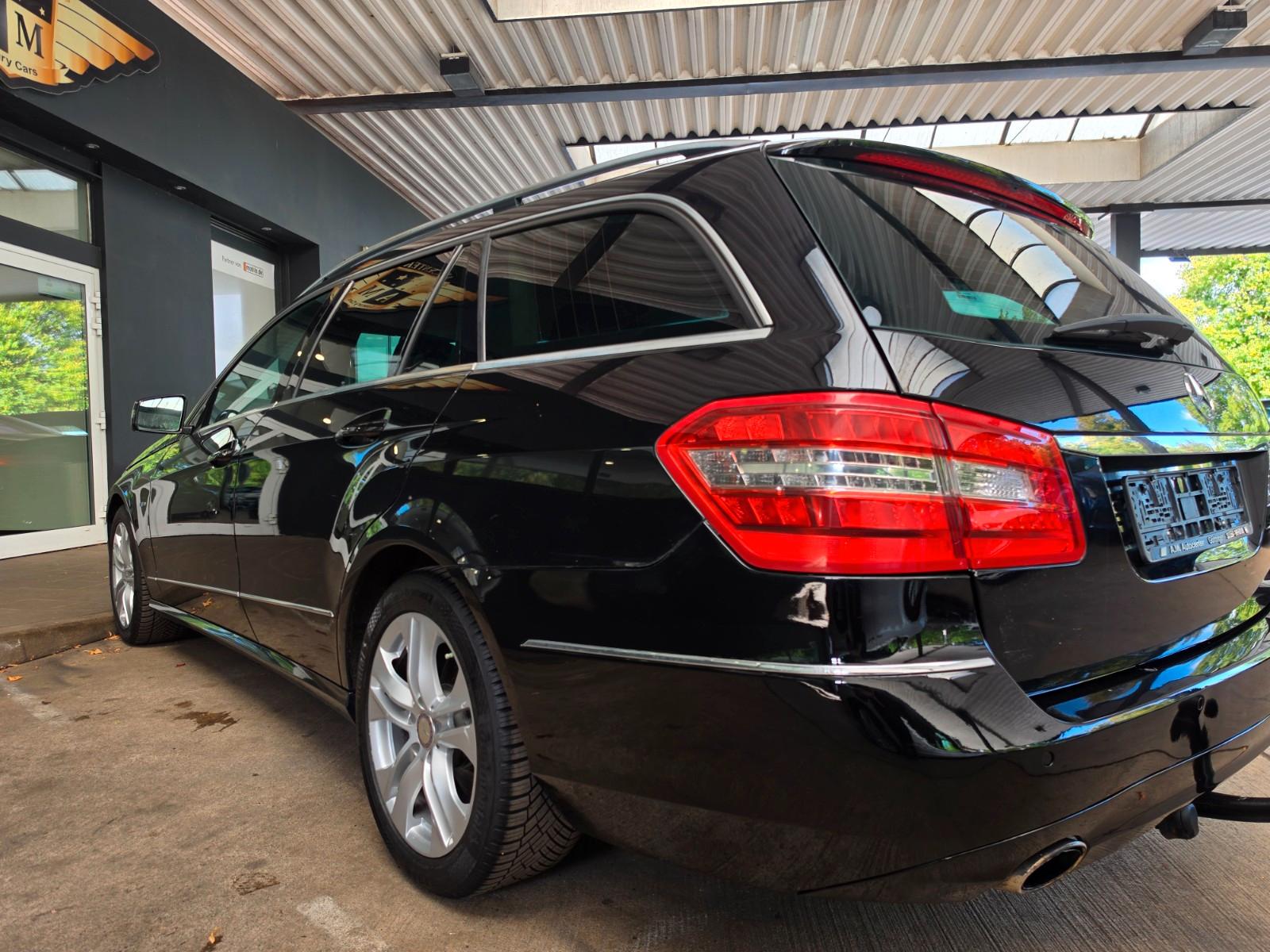 Mercedes-Benz E200 2011 — photo 26