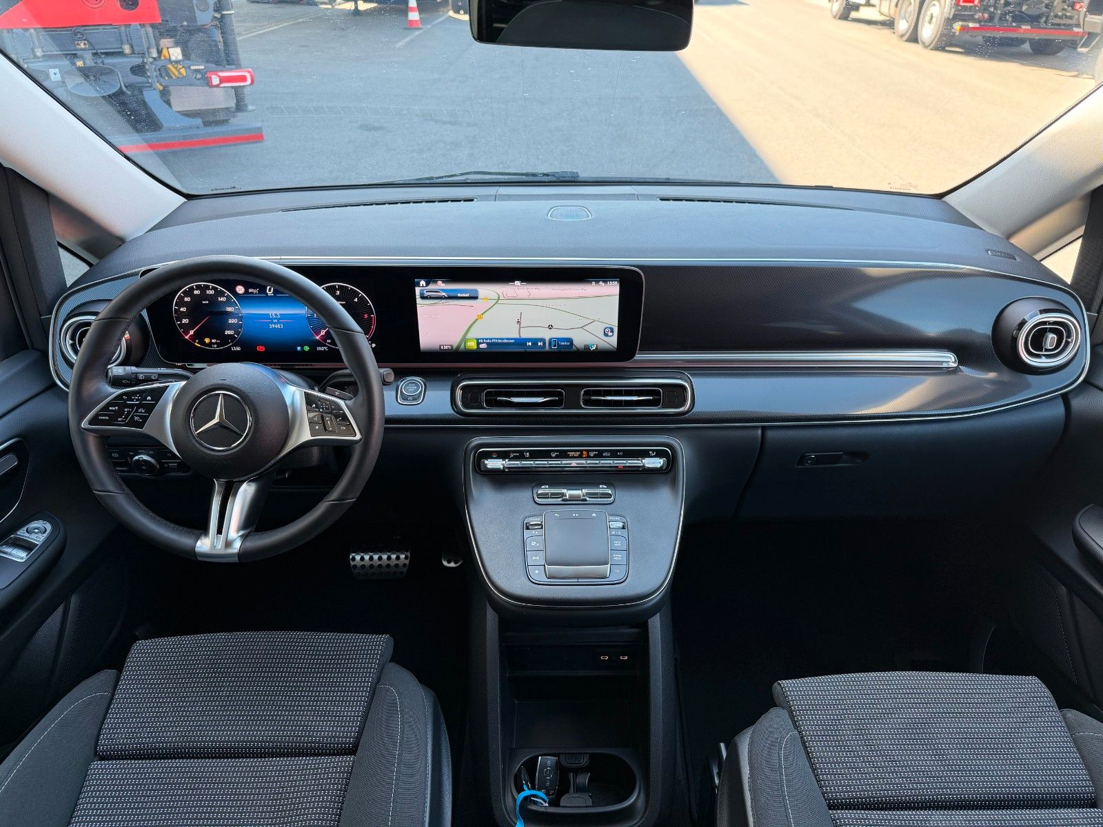 Fahrzeugabbildung Mercedes-Benz V 220 d STYLE AMG DISTRONIC AHK2,5to NIGHT Liege