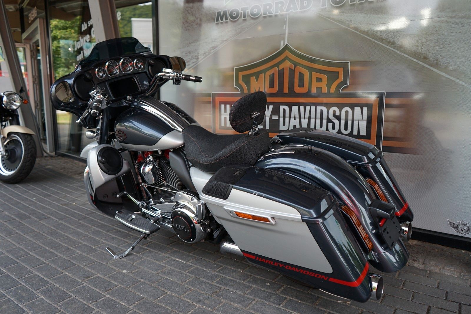 Fahrzeugabbildung Harley-Davidson Street Glide 117 CVO-Neuwertig-Wilbers
