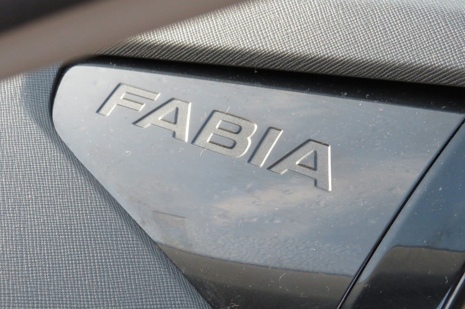 Fahrzeugabbildung SKODA Fabia SPORT DSG 17`SCHWARZ KESSY BI-LED PDC 1.H