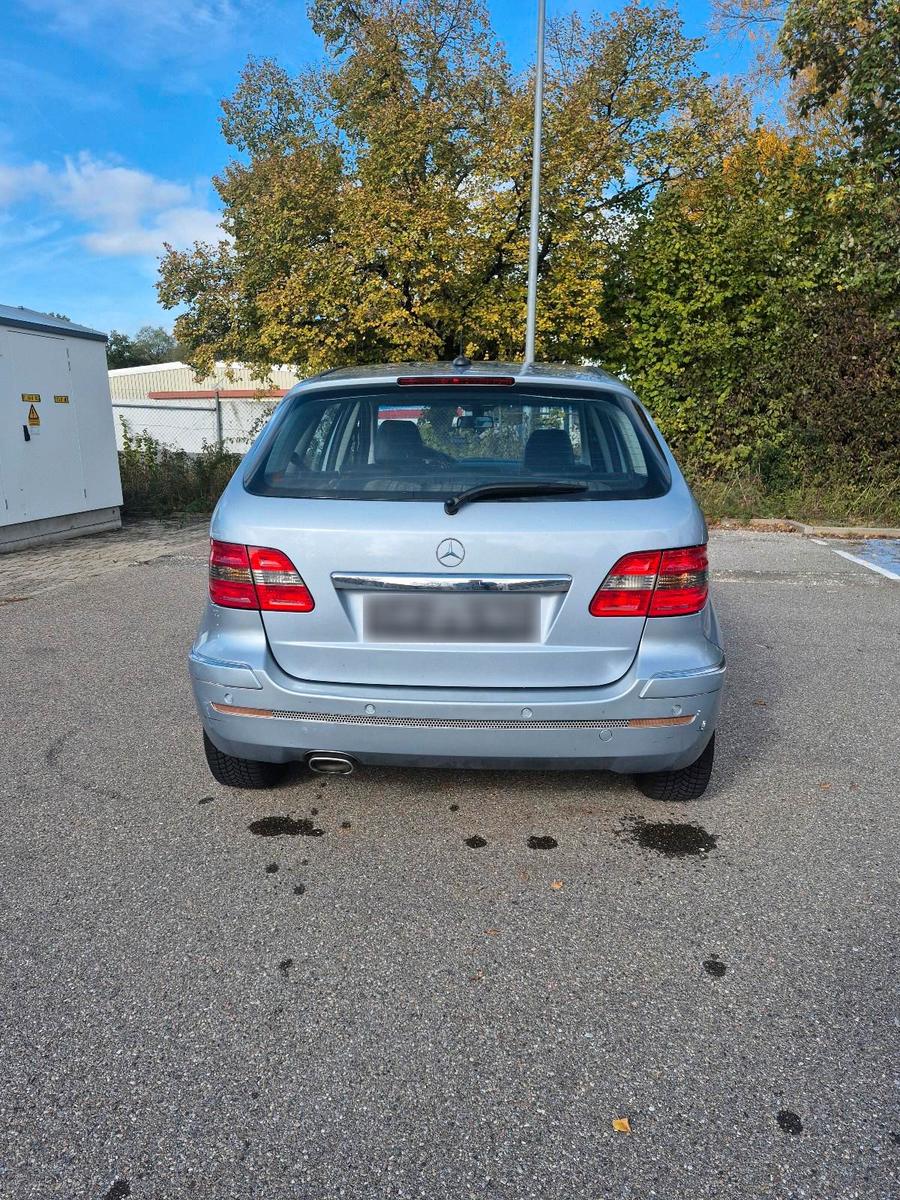 Mercedes-Benz B200 2005 — двигун 140 HP (103kW)
