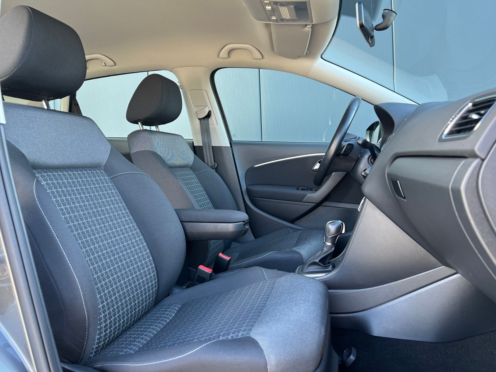 Fahrzeugabbildung Volkswagen Polo Comfortline 1.2 TSI DSG *Klima, Sitzhzg., P